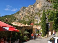 FRANCJA – PROWANSJA – MIASTECZKO MOUSTIERS-SAINTE-MARIE