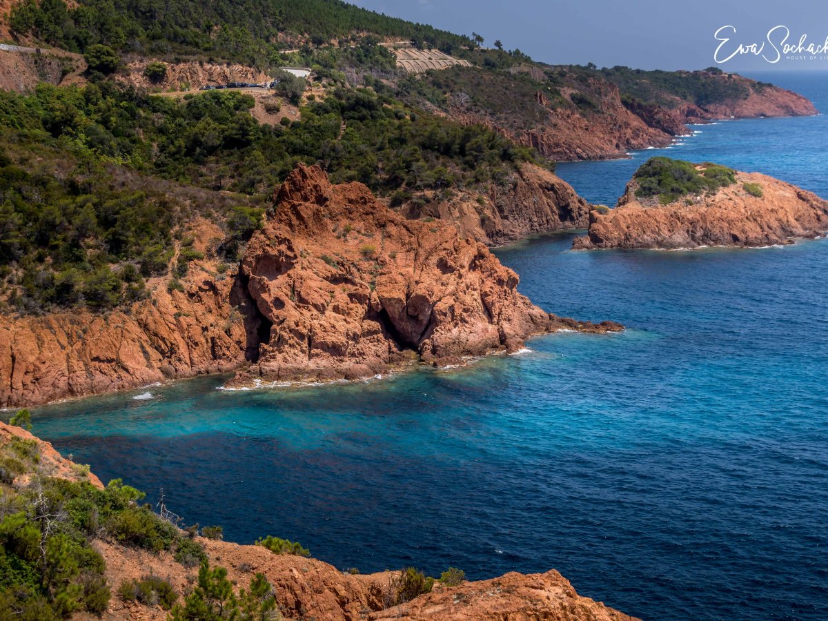 DZIKIE ZATOCZKI FRANCUSKIEGO WYBRZEŻA&nbsp;ST-RAPHAEL