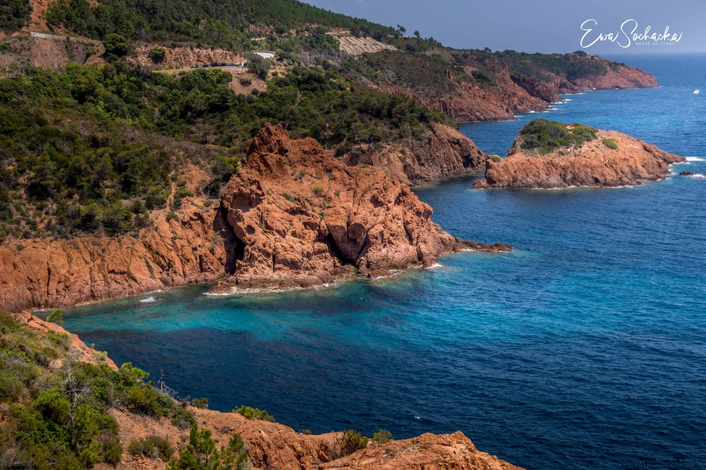 DZIKIE ZATOCZKI FRANCUSKIEGO WYBRZEŻA&nbsp;ST-RAPHAEL